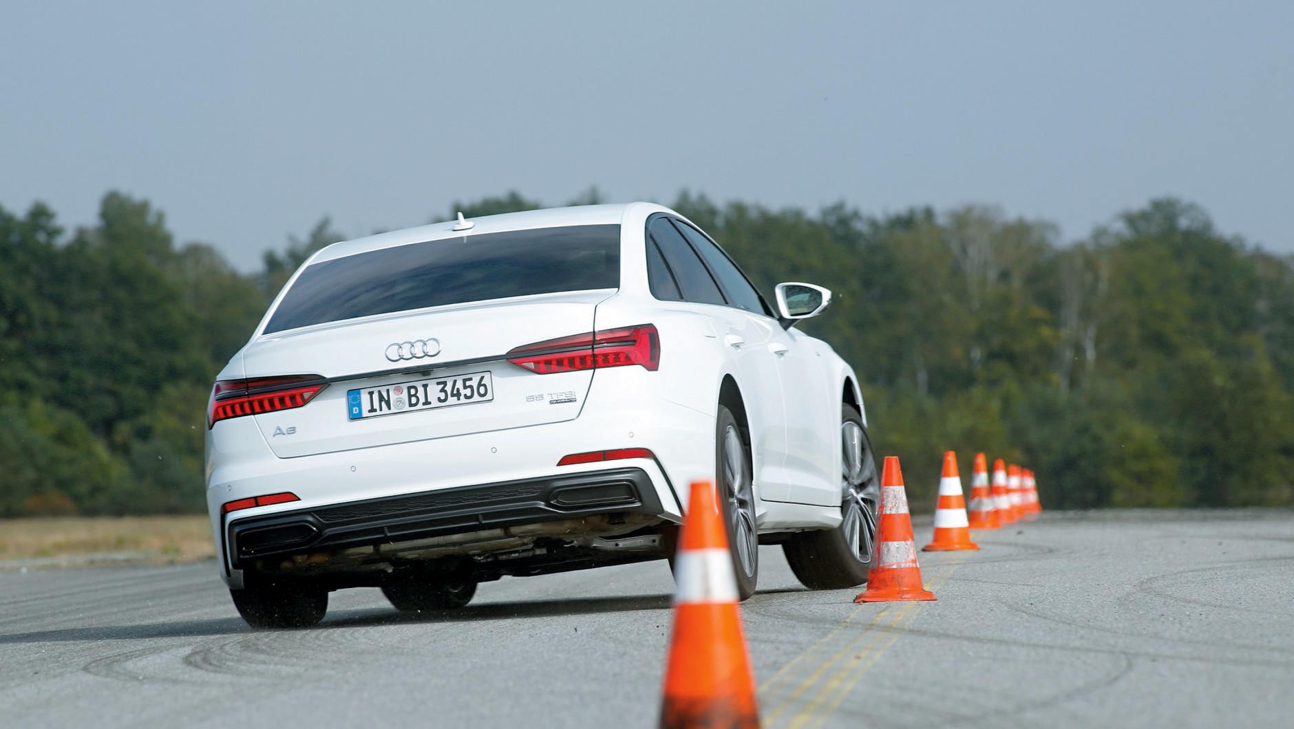 Audi A6 55 TFSI quattro - próba slalomu