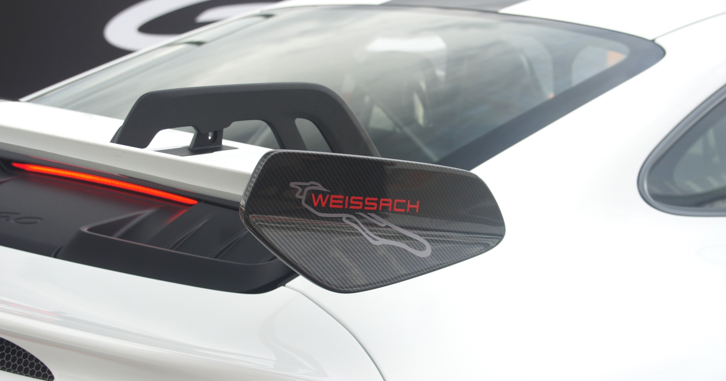 Spojler w Porsche 911 GT3 wykonany z włókna węglowego