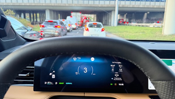 W wyświetlaczu przed kierowcą wszystko się odbija