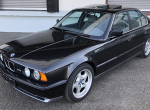 28-letnie BMW M5 E34 jak nowe, prawie bez przebiegu!