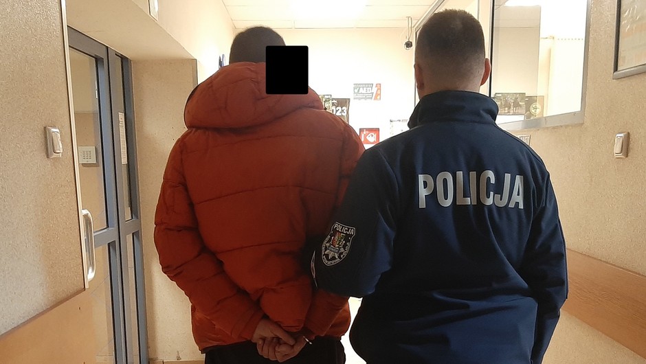 Pijany kierowca próbował przekupić policjantów