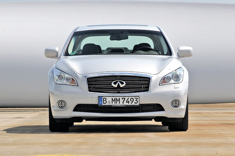 Infiniti M35h: oszczędzanie może być przyjemne