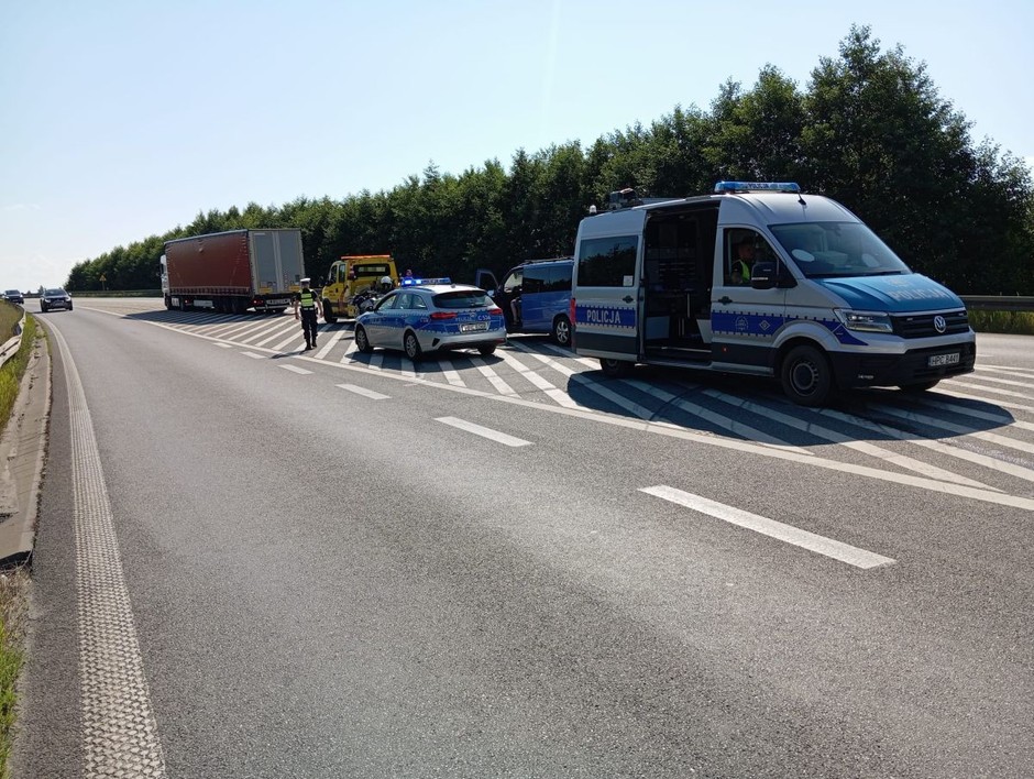 Policjanci złapali pijanego kierowcę. Kierowca lawety, który miał odholować auto też był pod wpływem