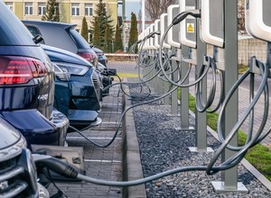 Uwaga, kierowcy "elektryków" i PHEV-ów. W sobotę kolejki do ładowarek w Łodzi
