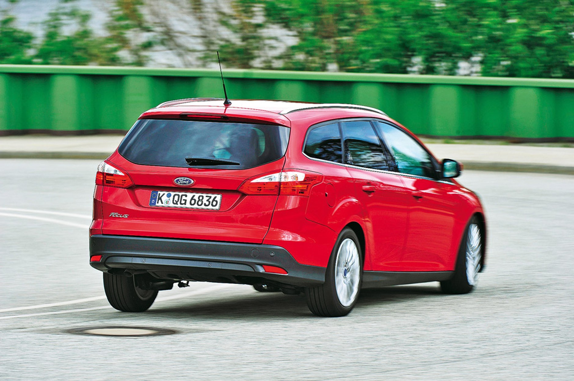 Rodzinne oszczędzanie: sprawdzamy które kompaktowe kombi warto kupić