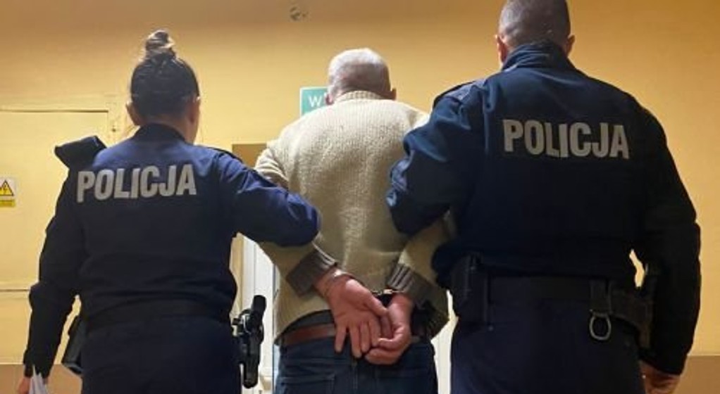 Pijany 60-latek podczas ucieczki uderzył w auto, w którym znajdowało się 13-miesięczne dziecko