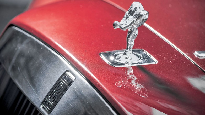 Król Suazi kupił 19 Rolls-Royce'ów swoim... 15 żonom i matce