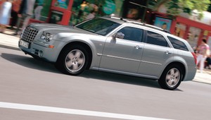 Chrysler 300C Touring 5.7 Hemi - z archiwum Auto Świata
