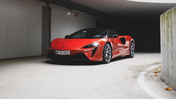 Pierwszy McLaren Artura trafił do polskiego właściciela. Cena zwala z nóg