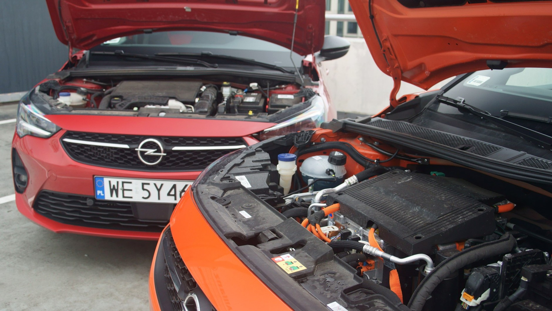 Opel Corsa – elektryk vs. spalinowiec. Który lepszy do miasta?