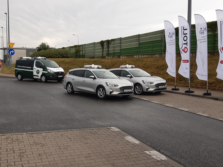 Radiowozy KAS do kontroli opłat drogowych e-TOLL
