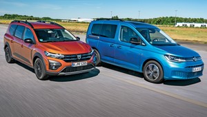 Dacia Jogger kontra Volkswagen Caddy - podwyższone kombi czy kombivan? Co będzie lepsze dla rodziny