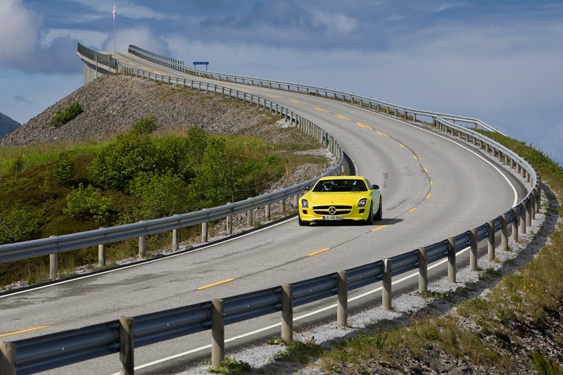 Mercedes SLS AMG E-Cell – z e-pięknem trzeba obcować
