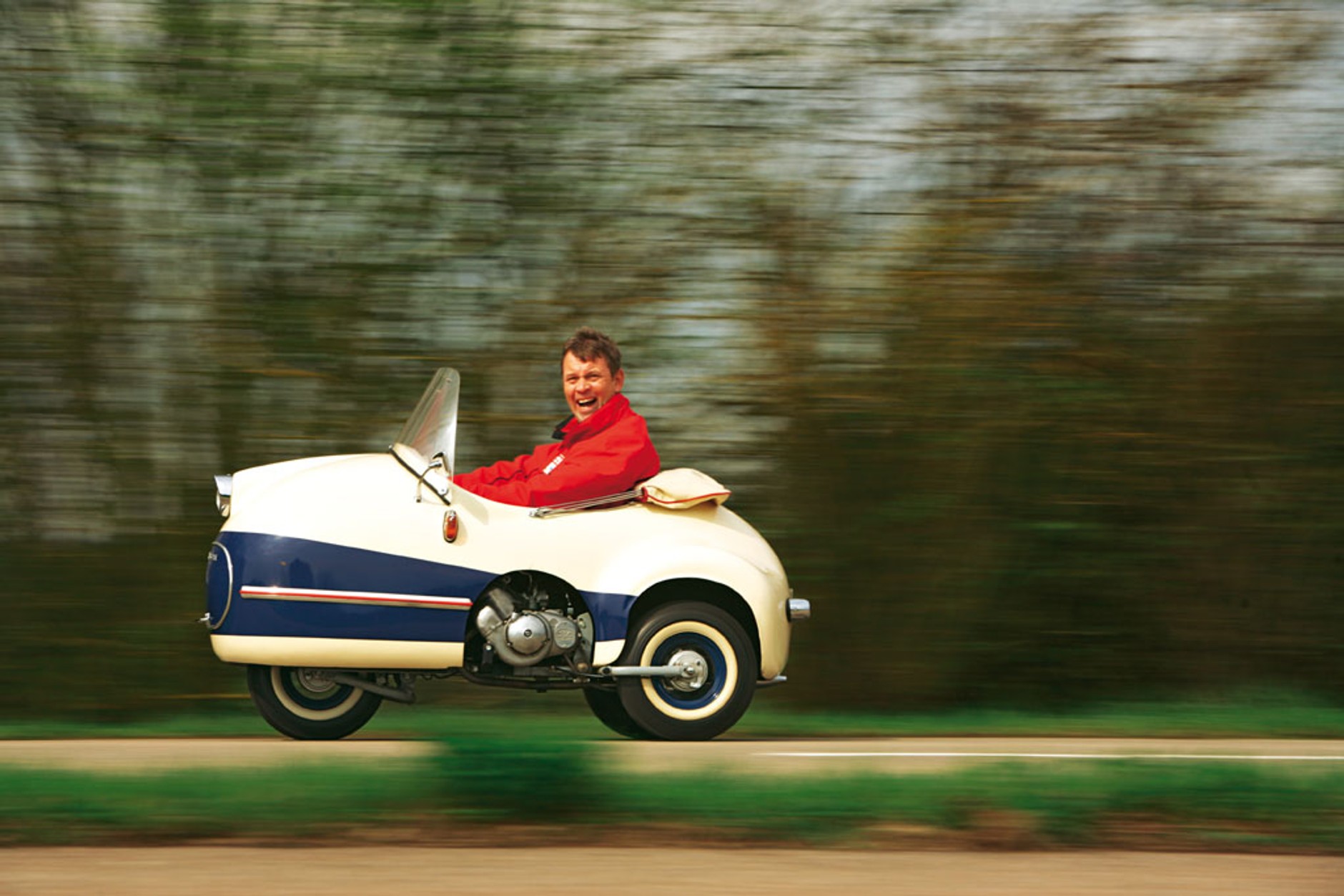 Dwa cabrio, dwa światy - Murcielago Roadster kontra Mopetta