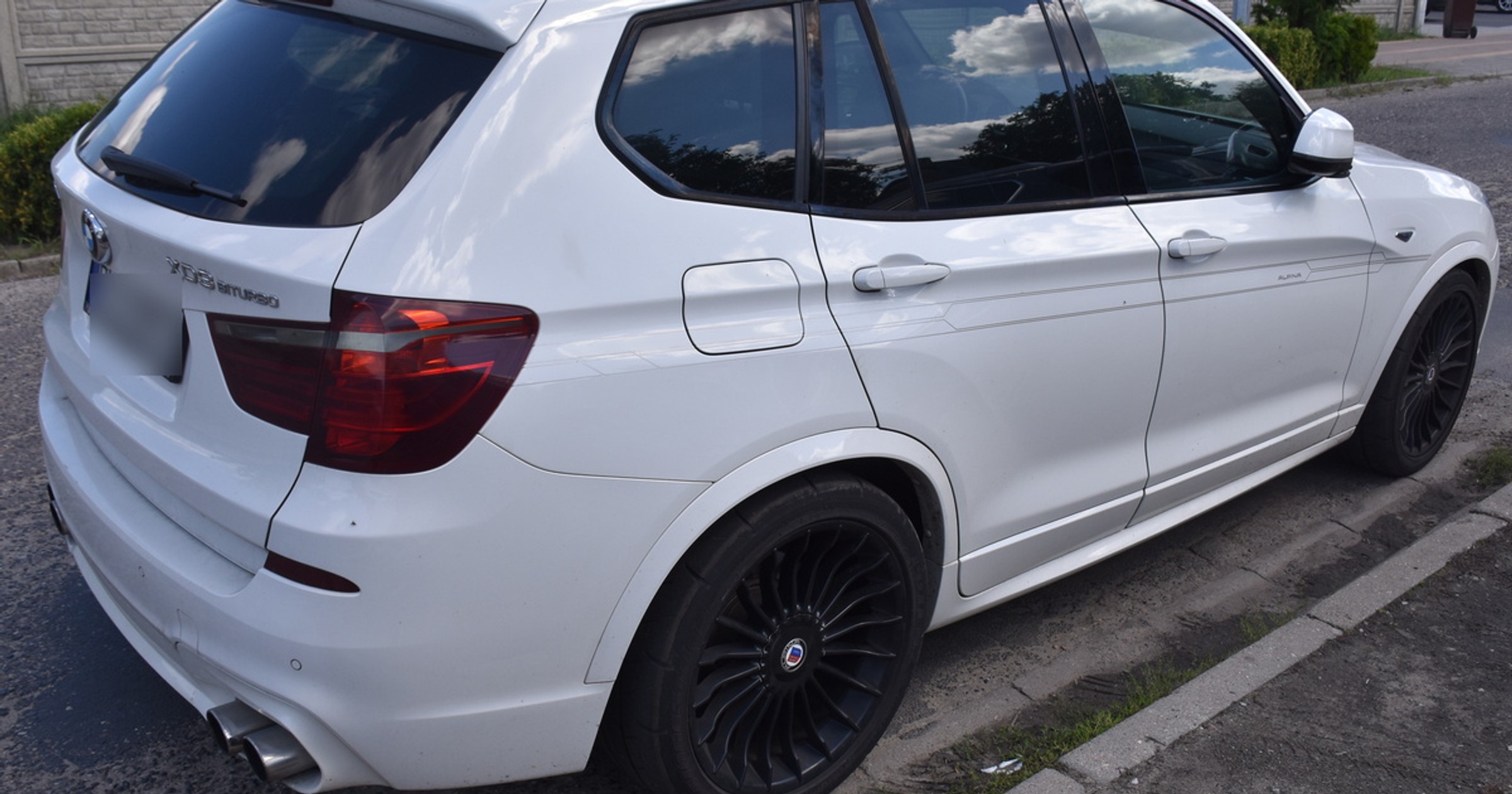 Zatrzymane przez policję BMW pijanego kierowcy