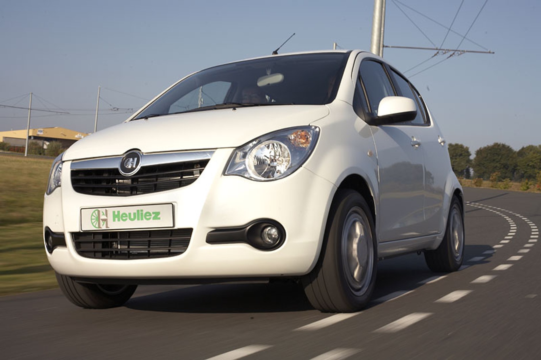 Koncepcyjny Opel Agila z systemem napędu Michelin Active Wheel