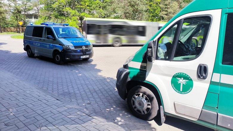 Kierowcę w stanie wskazującym na spożycie alkoholu inspektorzy przekazali funkcjonariuszom olsztyńskiej policji