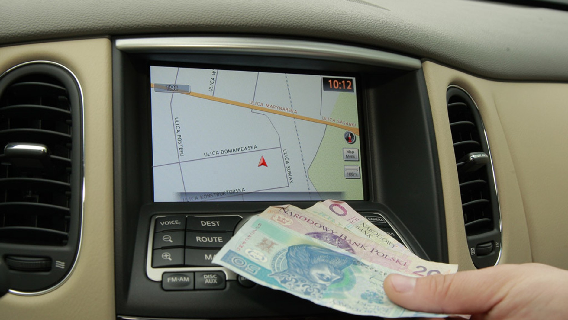 Fabryczna nawigacja: Kto kupił, ten głupi?