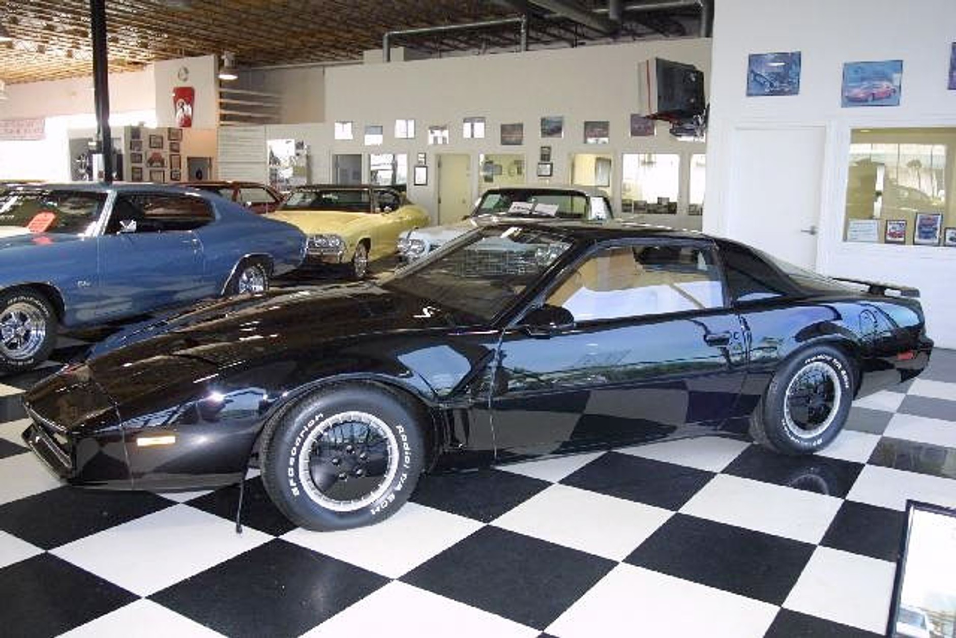 Legendarny KITT na sprzedaż