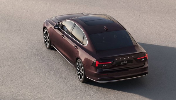 Pełna elektryfikacja jeszcze zaczeka. Volvo przedłużyło życie kolejnemu spaliniakowi