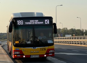 Czy autobus ma zawsze pierwszeństwo? Dwa warunki