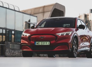 Ford Mustang Mach-E liderem rynku osobowych elektryków Polsce