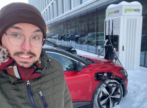 Mróz "ukradł" mi w nocy 13 proc. akumulatora. Jechałem rozładowanym "elektrykiem"