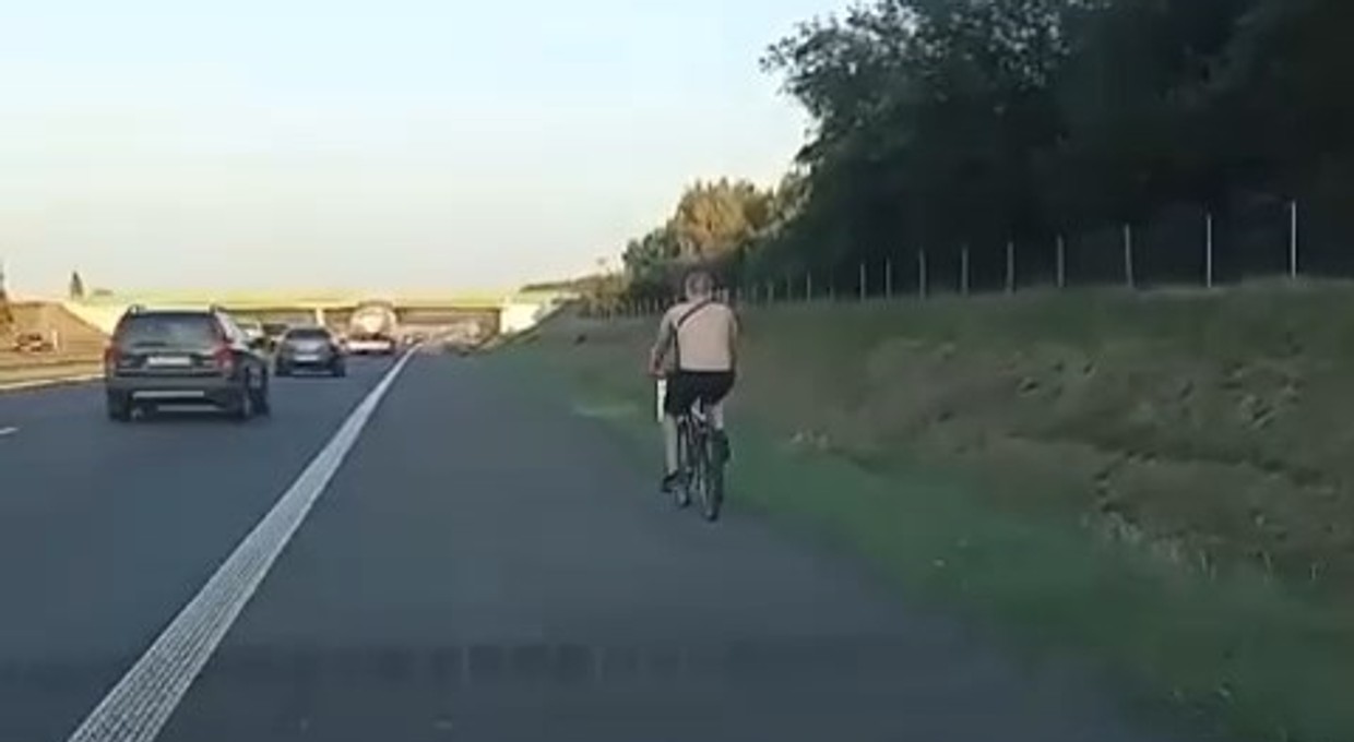 Za mocno wziął sobie do serca "dzień bez samochodu". Policjanci złapali go na autostradzie [WIDEO]