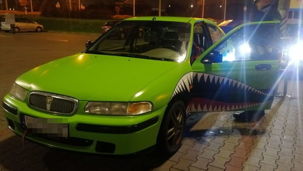 Kierowcy jeżdżą po nocy, a mieszkańcy dzwonią na policję