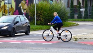 Nawet zawodowi kierowcy o tym nie pamiętają. Wtedy rowerzysta ma pierwszeństwo