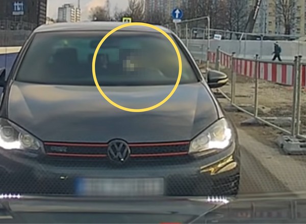 Głośno o tym, co zrobiła kierująca volkswagenem. Wszystko się nagrało [WIDEO]