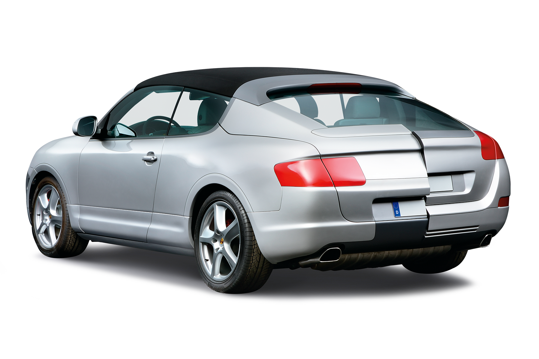 Niecodzienny widok: studium kabrioletu nie jest gotowym do jazdy prototypem, powstało jako tzw. Package Function Model (PFM), rodzaj makiety naturalnej wielkości z dwiema wersjami tyłu do porównania