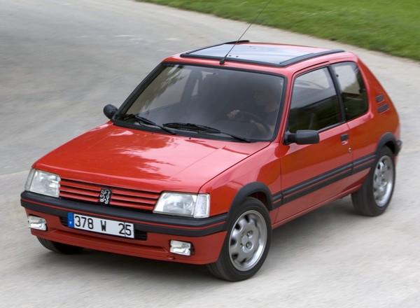 Od Peugeota 201 do 208 - historia sukcesu miejskiego auta
