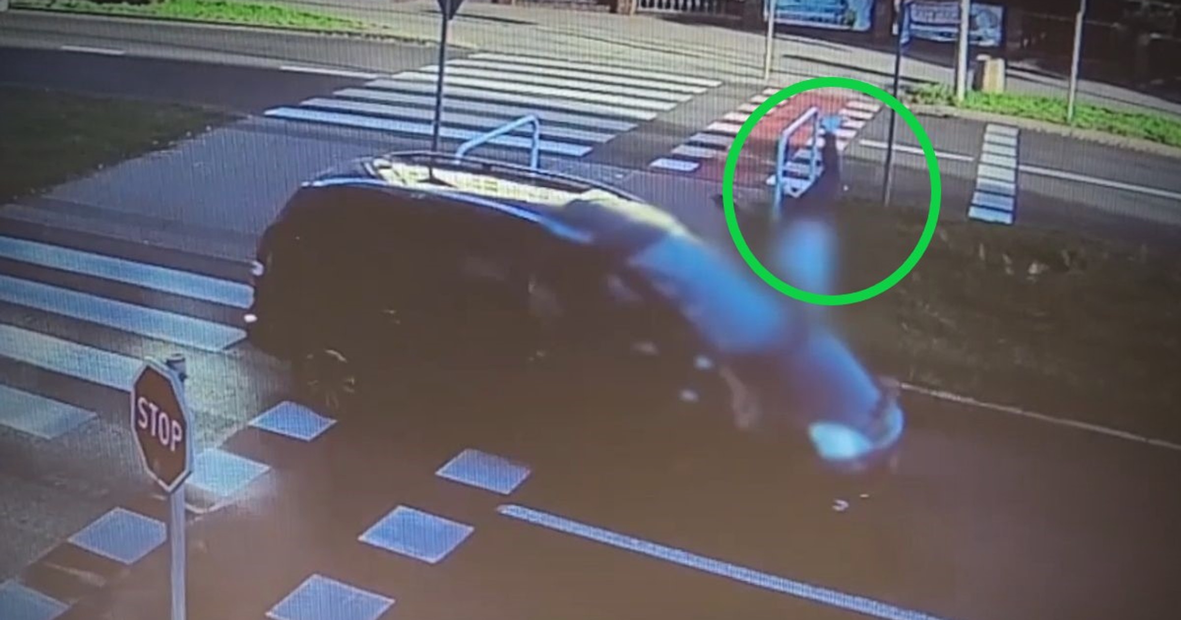 61-letni kierowca uderzył z impetem w prawidłowo przechodzącą pieszą