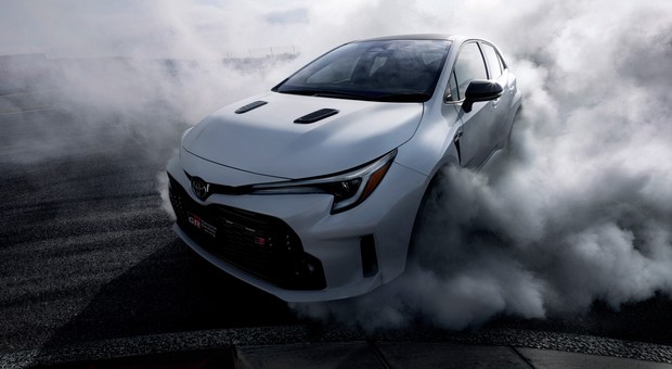 Toyota pokazała nowy hit. Światowa premiera rasowego GTI przed nowym sezonem driftu