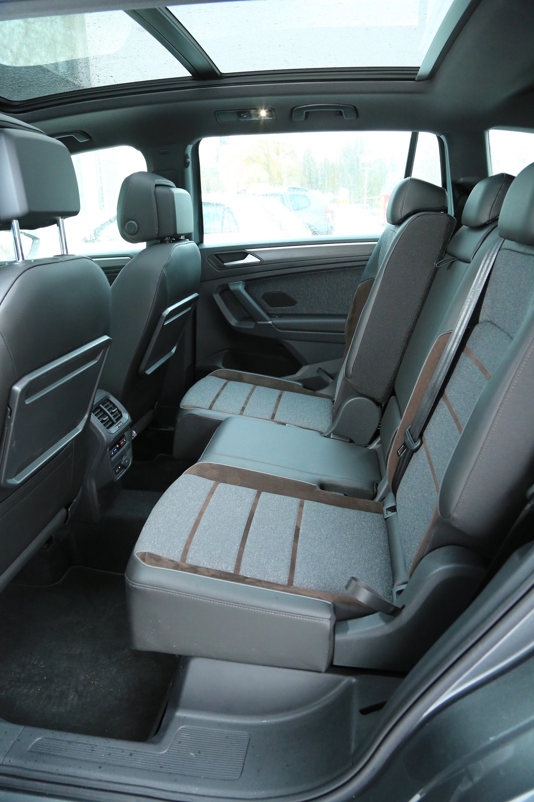 Seat Tarraco 1.5 TSI Xcellence: przesuwana dzielone kanapa 2. rzędu