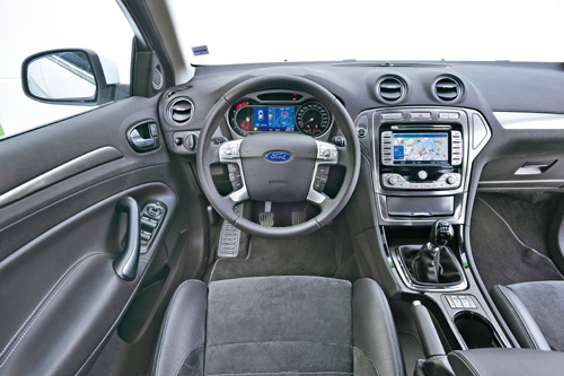 Opel Insignia kontra Honda Accord, VW Passat, Ford Mondeo i Citroen C5 - Oto piorunujące uderzenie Opla