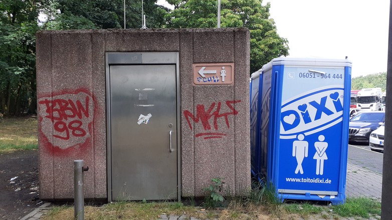 Budynek MOP-u w Niemczech podczas testów ADAC
