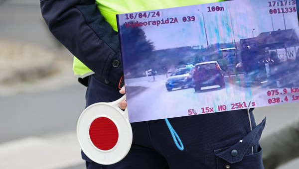 Miał 3 promile, Fiatem Punto uciekał przed policją. Prawie się wymknął... [WIDEO]