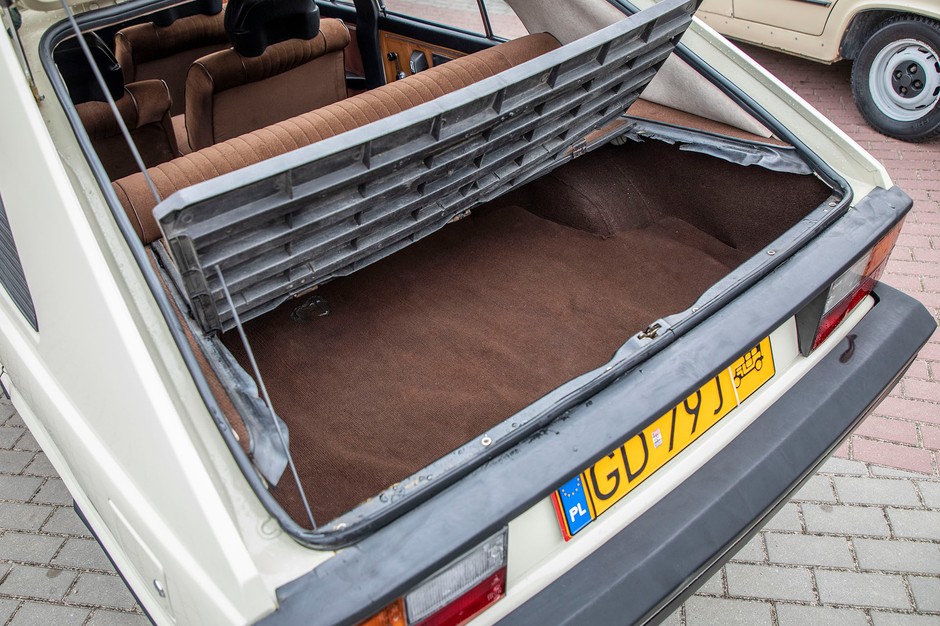 Polski Fiat 125p i FSO Polonez w wersji Long - przedłużane auta z FSO