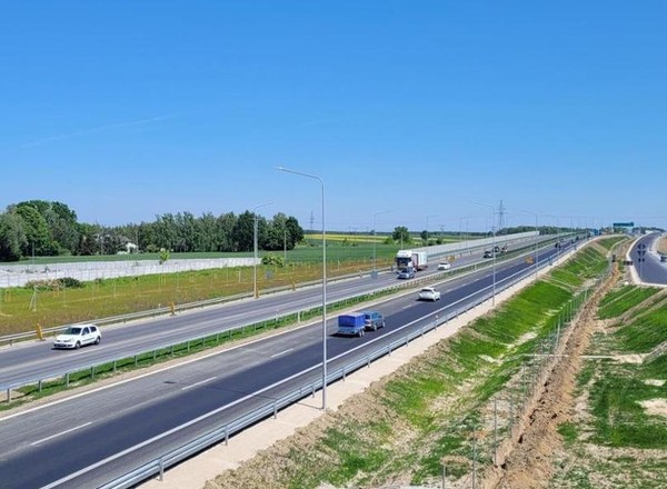 Zmiany dla kierowców na S8. Można już korzystać z dwóch pasów przy węźle Ostrów Mazowiecka Północ
