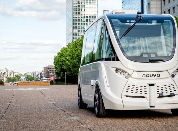 Kolejna wpadka autonomicznych pojazdów. Wiedeński autobus bez kierowcy potrącił pieszego