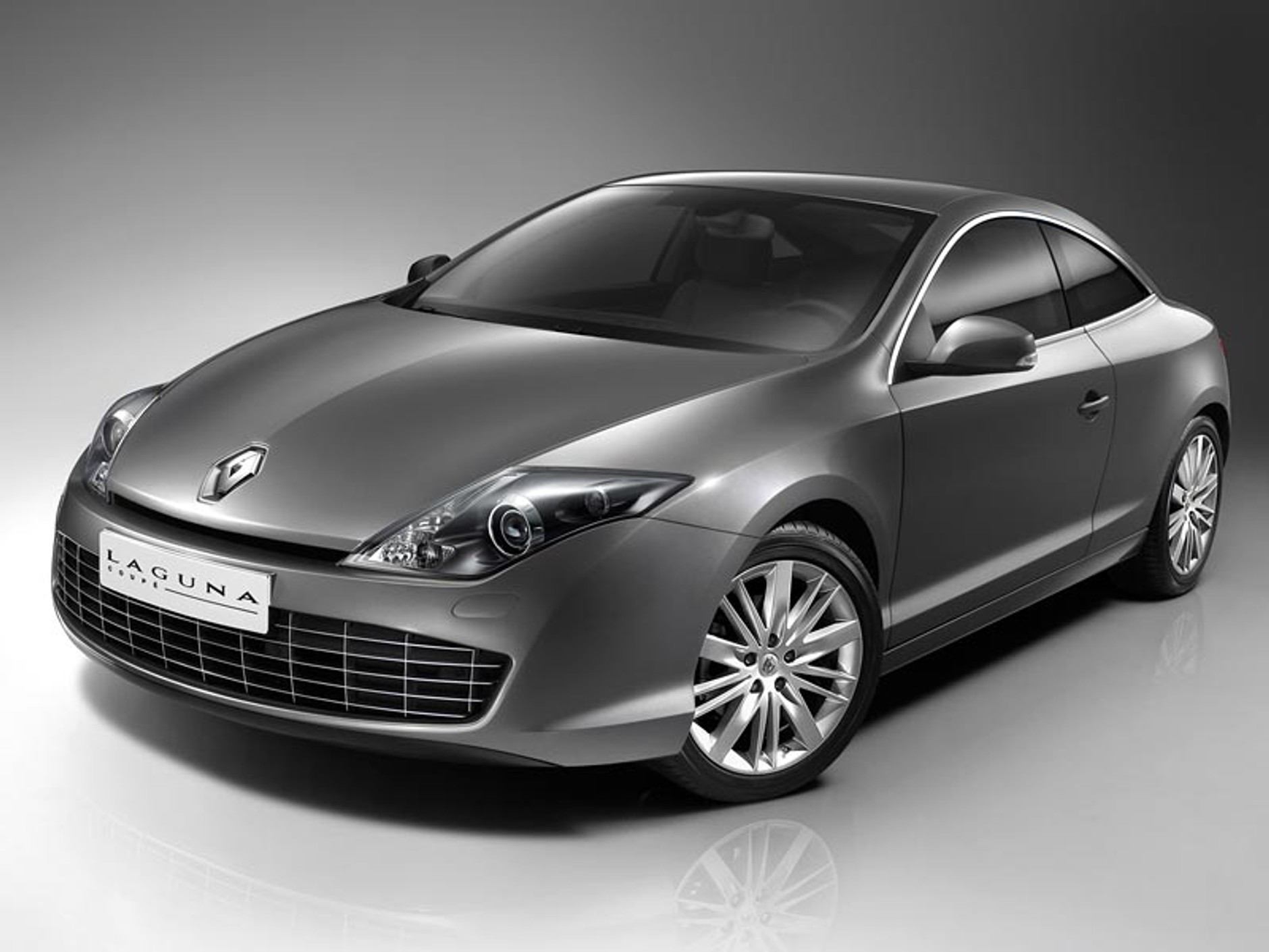 Seryjne coupé Renault Laguna odsłania swoje kształty