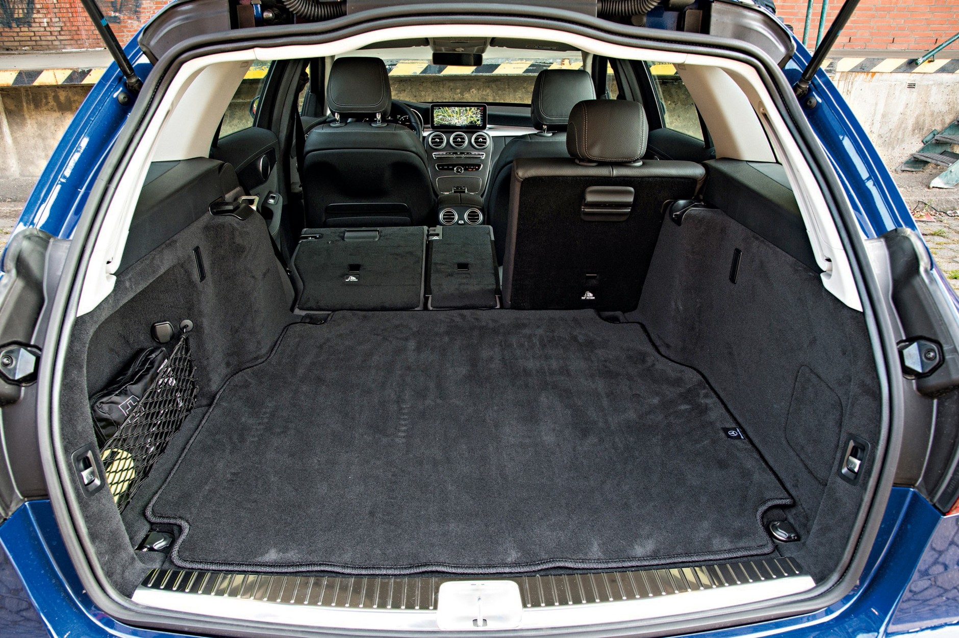 Porównanie: BMW 330i kontra Mercedes C 300