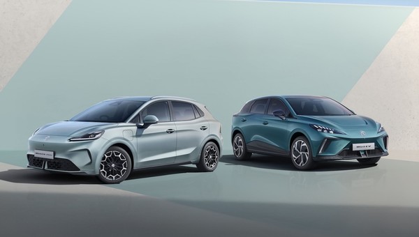 MG4 Urban (po lewej) i MG4 (po modernizacji)