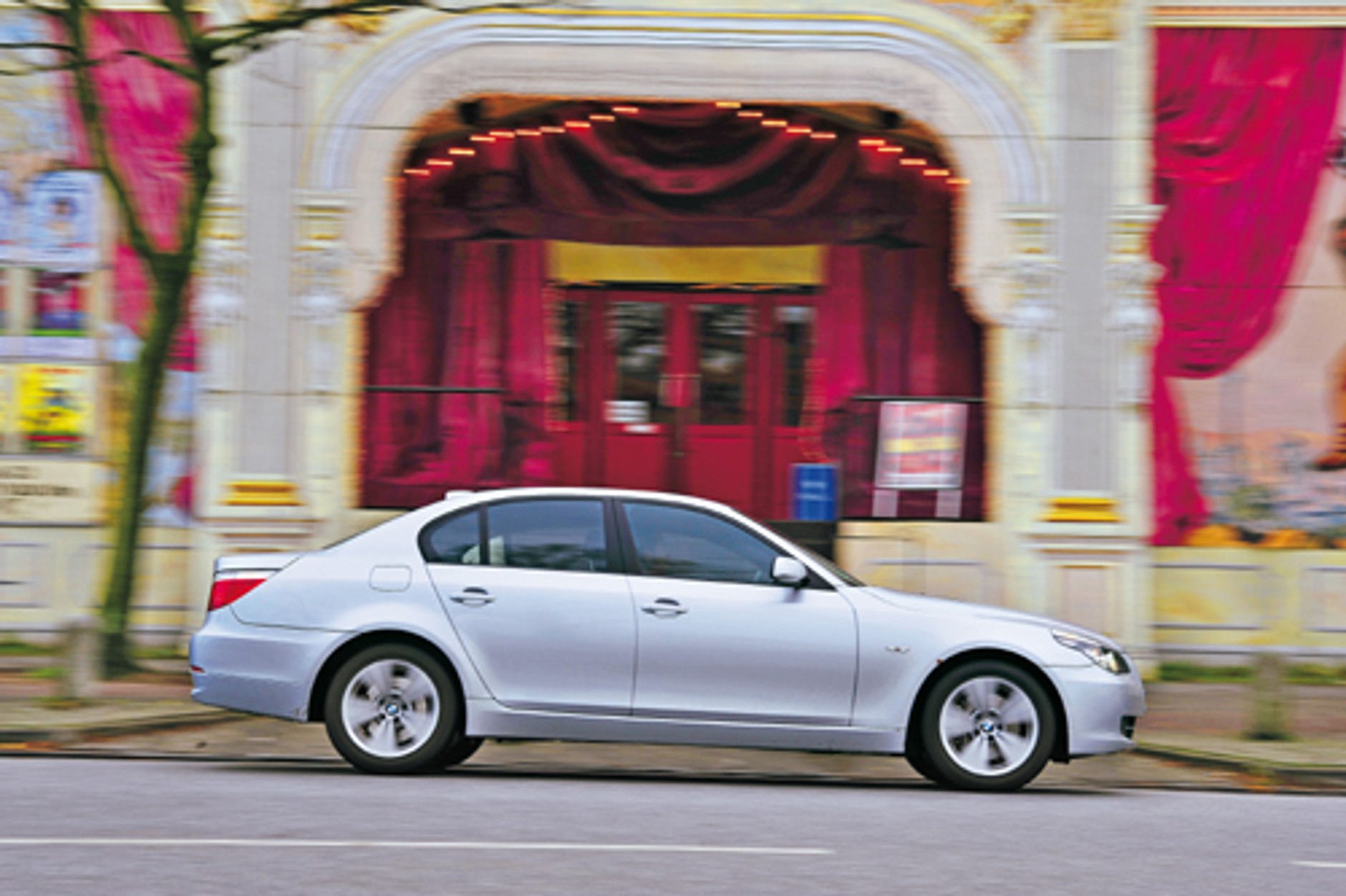 Opel Insignia kontra Audi A4 i BMW serii 5. Mocny gracz Opla