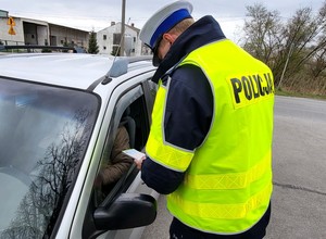 Policjanci "wręczają" mandat 500 zł na "dzień dobry". Kierowcy się dziwią, a nie powinni