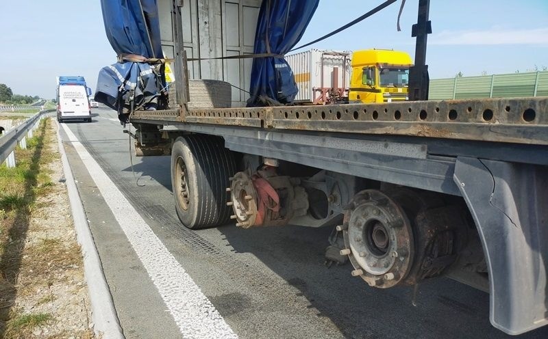 Jazda z naczepą bez koł i hamulców