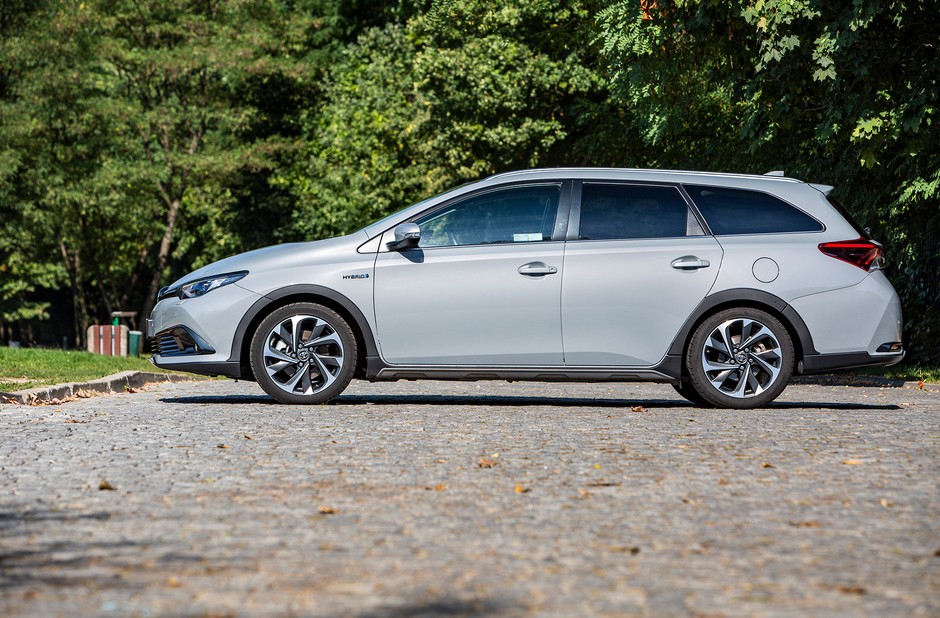 Toyota Auris Touring Sports kombi 1.8 Hybrid - hybryda dla aktywnych