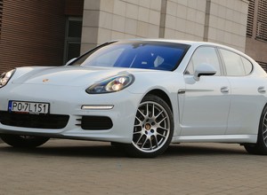 Porsche Panamera 4 Edition - Więcej za mniej
